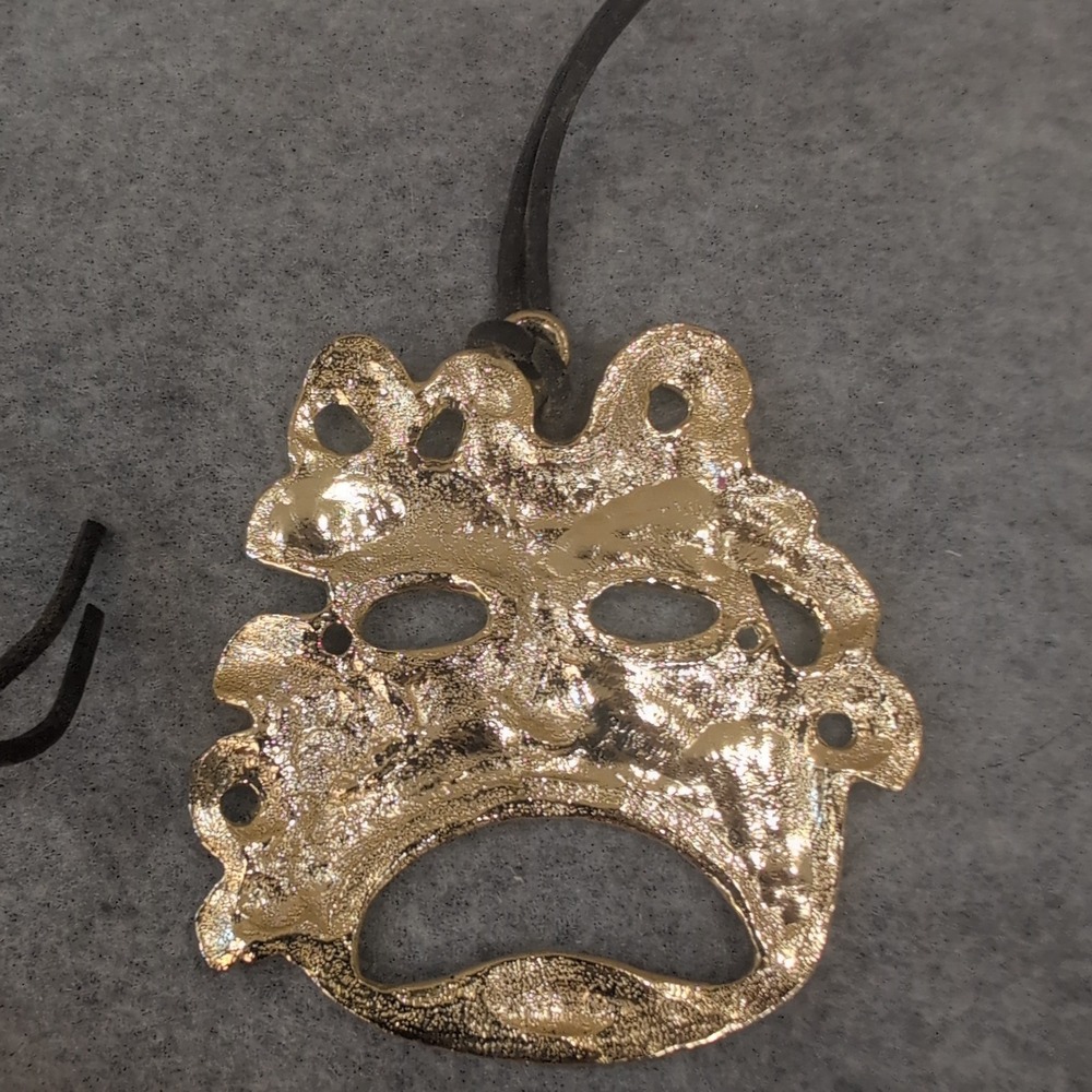 Vintage Gold Tone Drama Tragedy Mask Pendant Necklace Cord - Picture 3 of 3